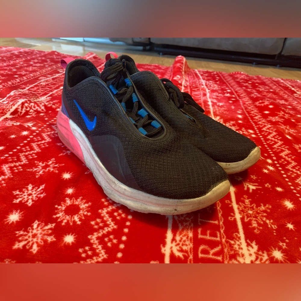 nike tennis shoes
